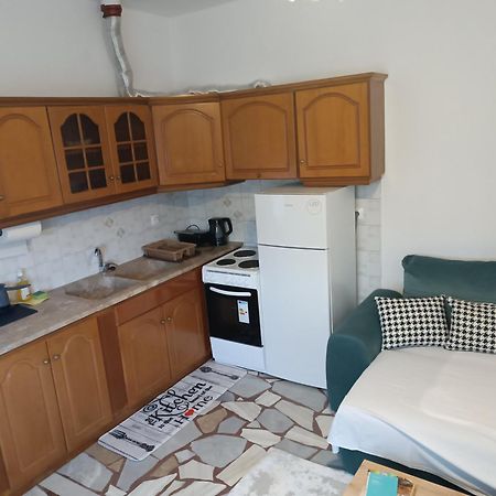 Studio Με Όλες Τις Ανέσεις Vétrina Exteriör bild
