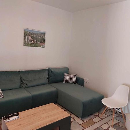 Studio Με Όλες Τις Ανέσεις Vétrina Exteriör bild