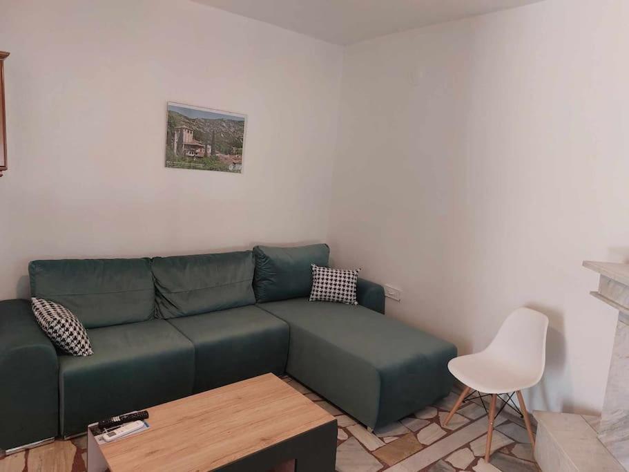 Studio Με Όλες Τις Ανέσεις Vétrina Exteriör bild