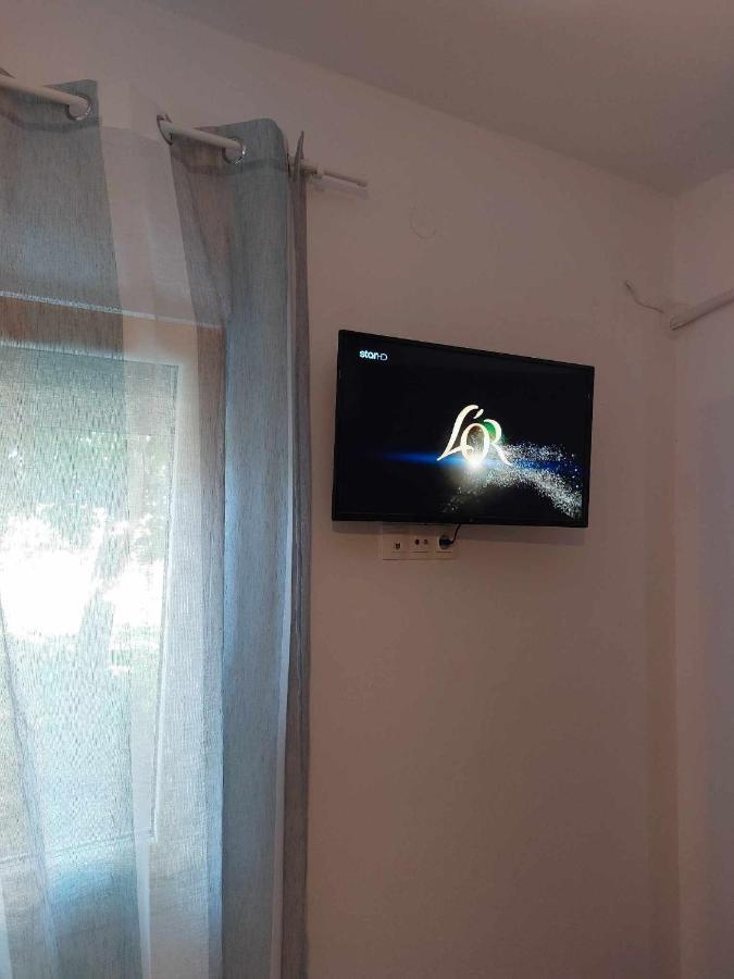 Studio Με Όλες Τις Ανέσεις Vétrina Exteriör bild
