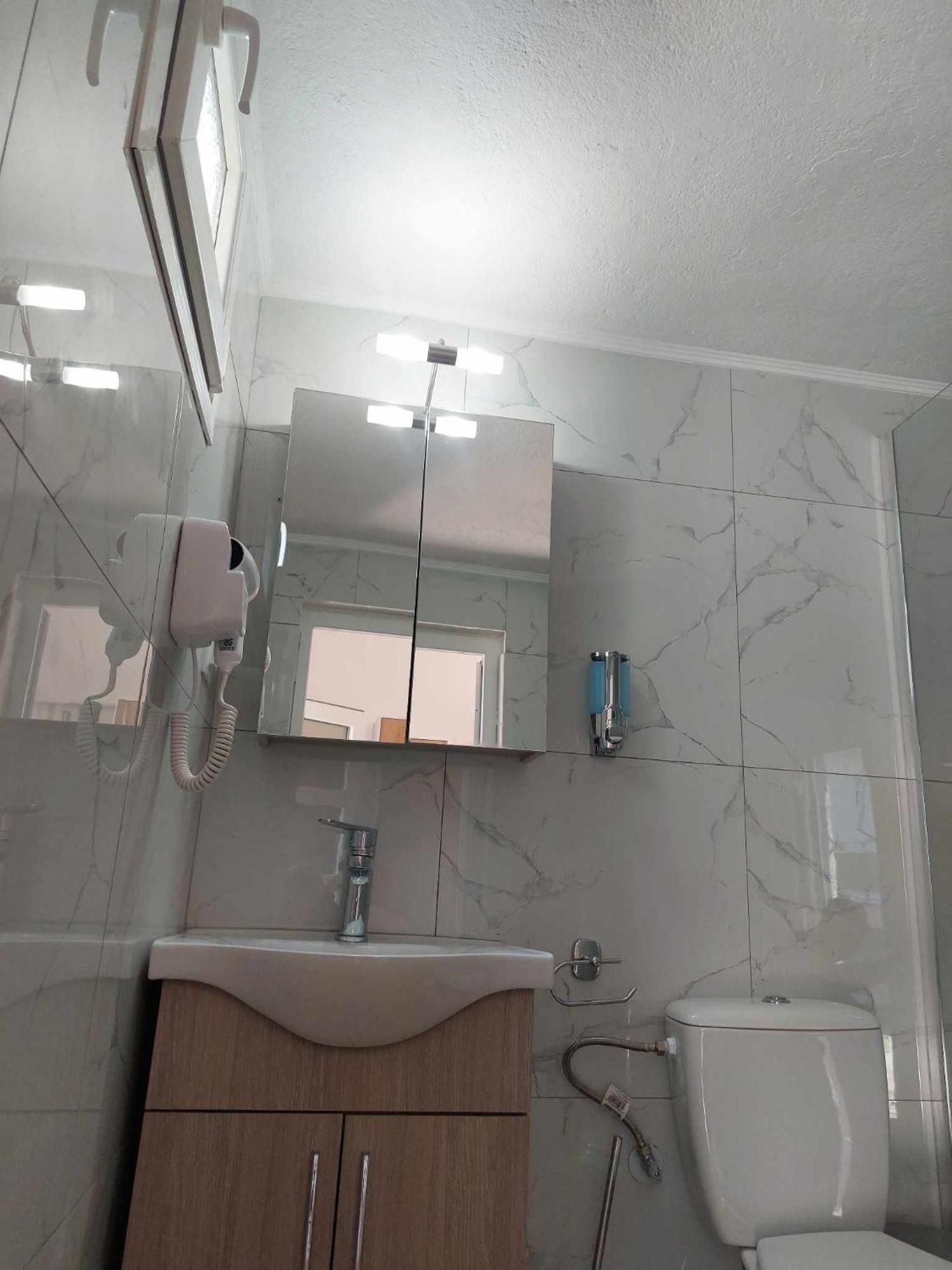 Studio Με Όλες Τις Ανέσεις Vétrina Exteriör bild